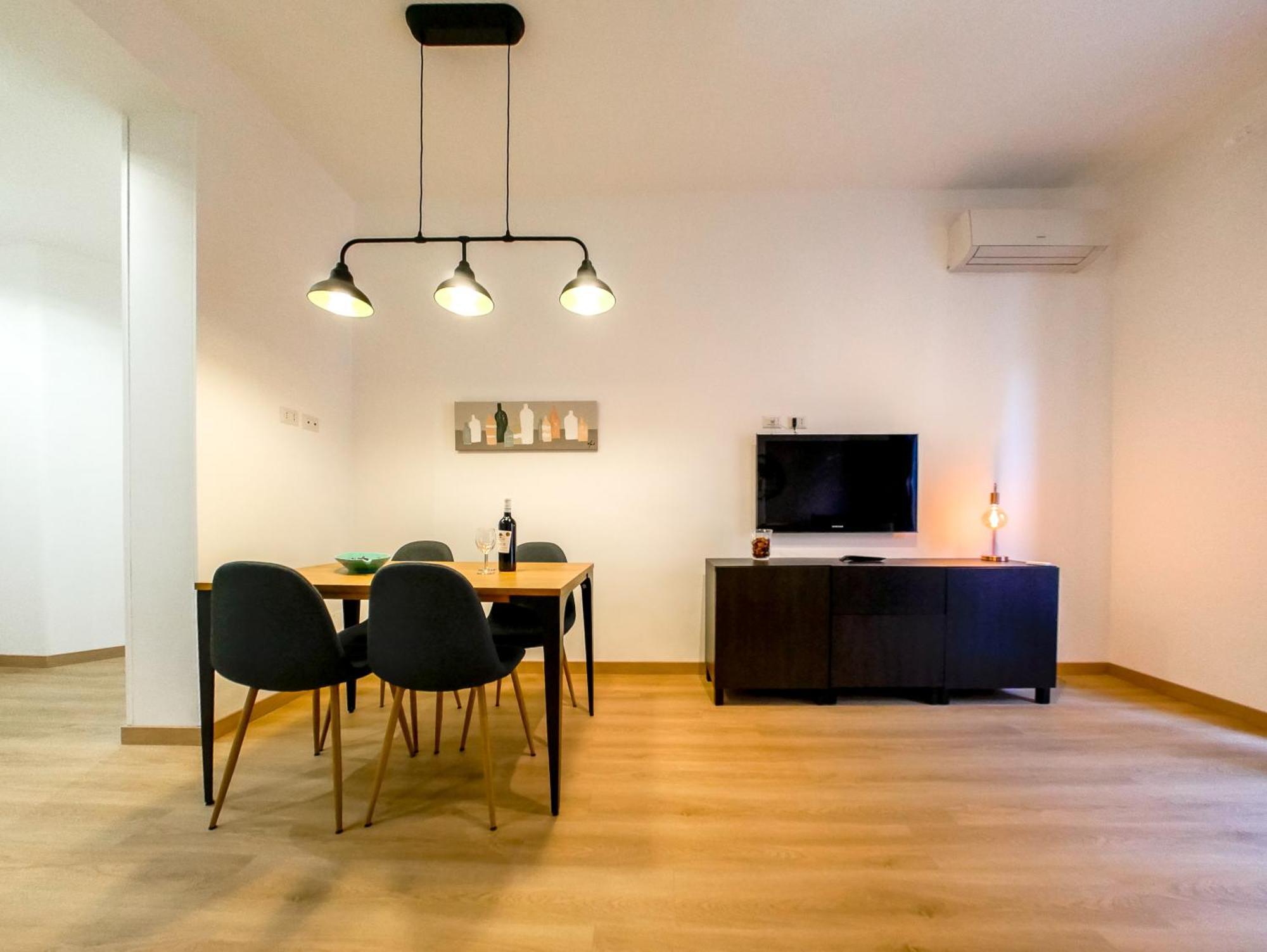 Lejlighed Chic Modern 2-bedroom Near Metro